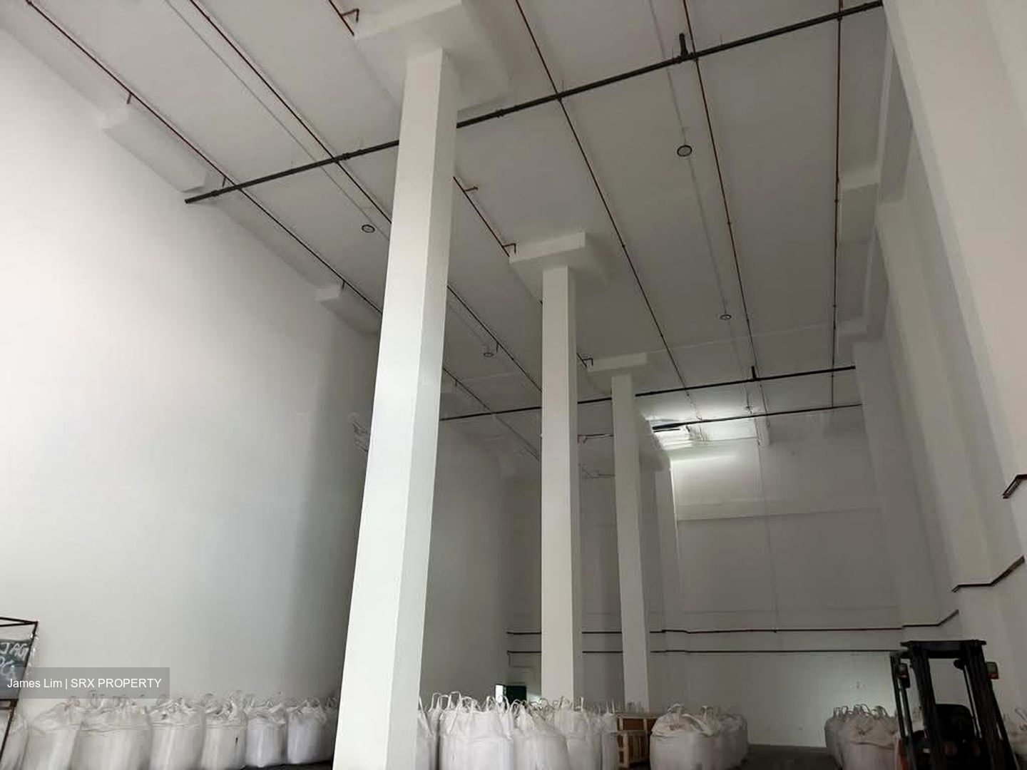 Tuas Crescent (D22), Warehouse #637752001